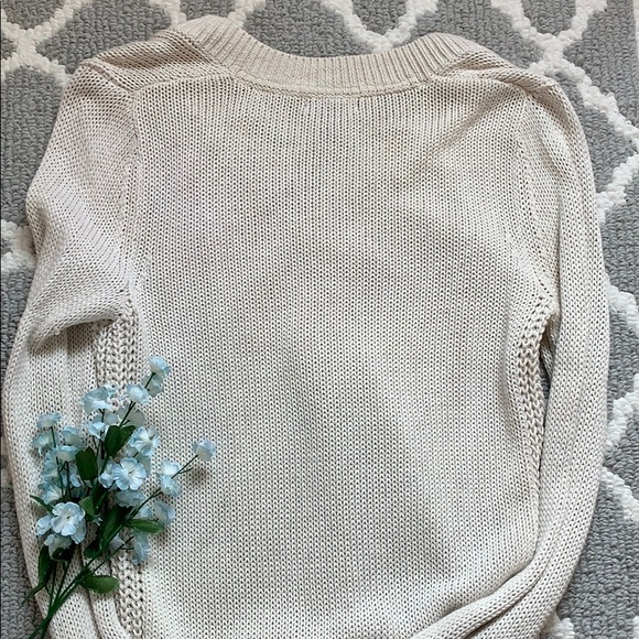 ❗️SOLD❗️ IN STYLE cross tie sweater ✨ - Picture 4 of 5